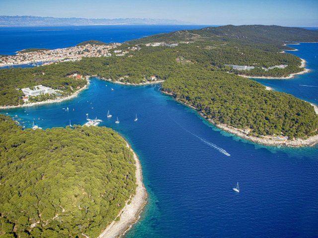 Turisti iz Francuske na Lošinj stižu organiziranim avionskim letovima